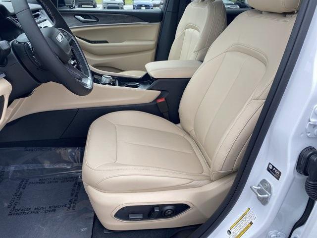 new 2025 Jeep Grand Cherokee car, priced at $46,021