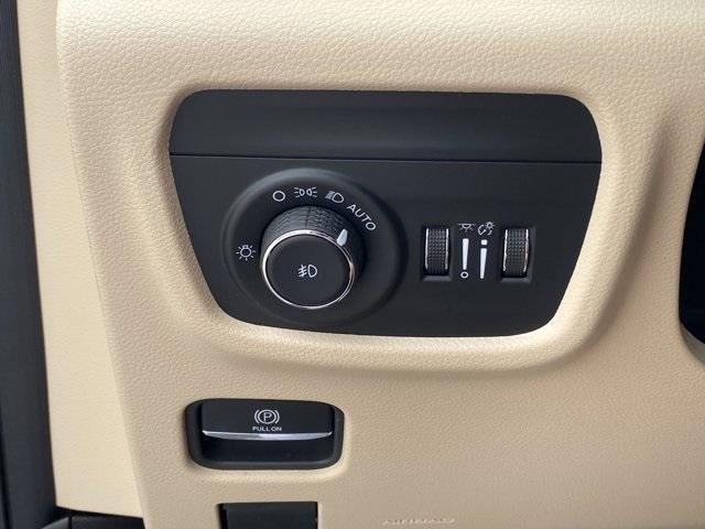 new 2025 Jeep Grand Cherokee car, priced at $46,021