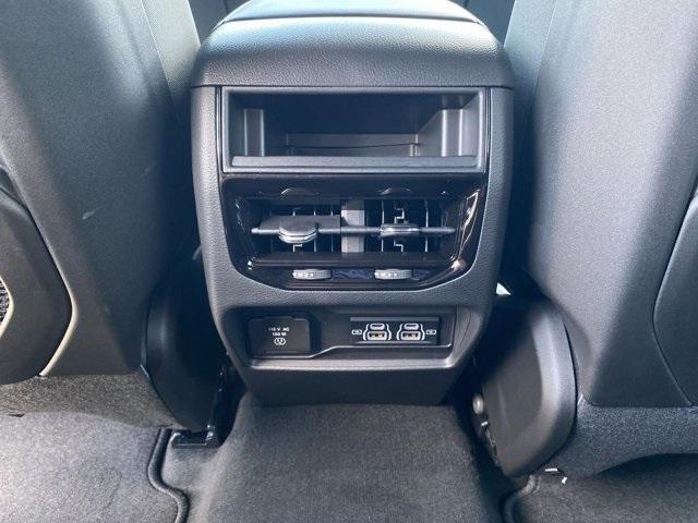 new 2025 Jeep Grand Cherokee car, priced at $40,427