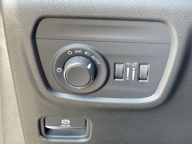 new 2025 Jeep Grand Cherokee car, priced at $37,062
