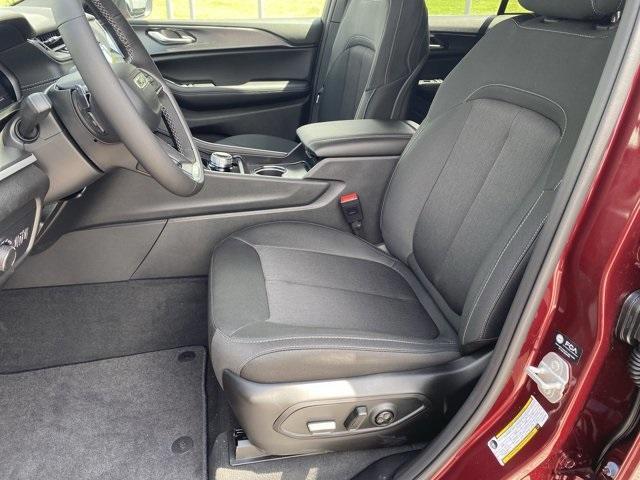 new 2025 Jeep Grand Cherokee car, priced at $39,103