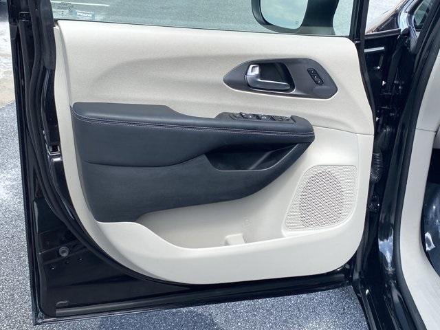 used 2023 Chrysler Pacifica car, priced at $24,121