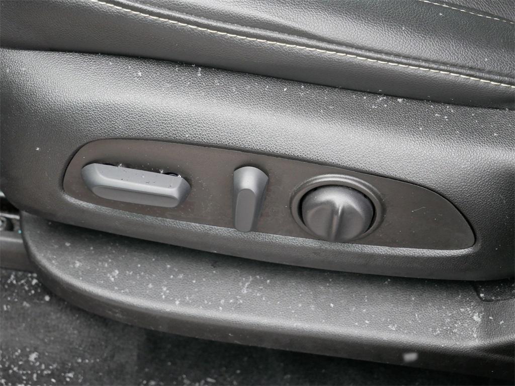 used 2023 Chevrolet Traverse car, priced at $34,159