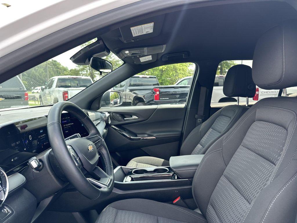 new 2025 Chevrolet Equinox car, priced at $28,394