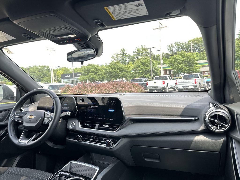 new 2025 Chevrolet Equinox car, priced at $28,394