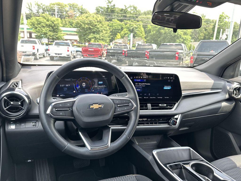 new 2025 Chevrolet Equinox car, priced at $28,394