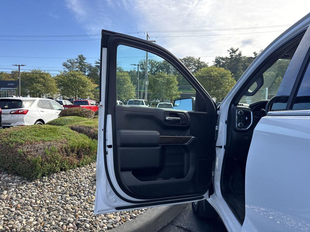 used 2022 GMC Sierra 1500 car, priced at $32,999