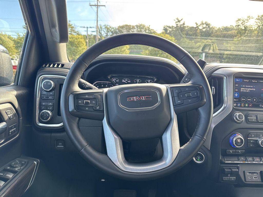 used 2022 GMC Sierra 1500 car, priced at $32,999