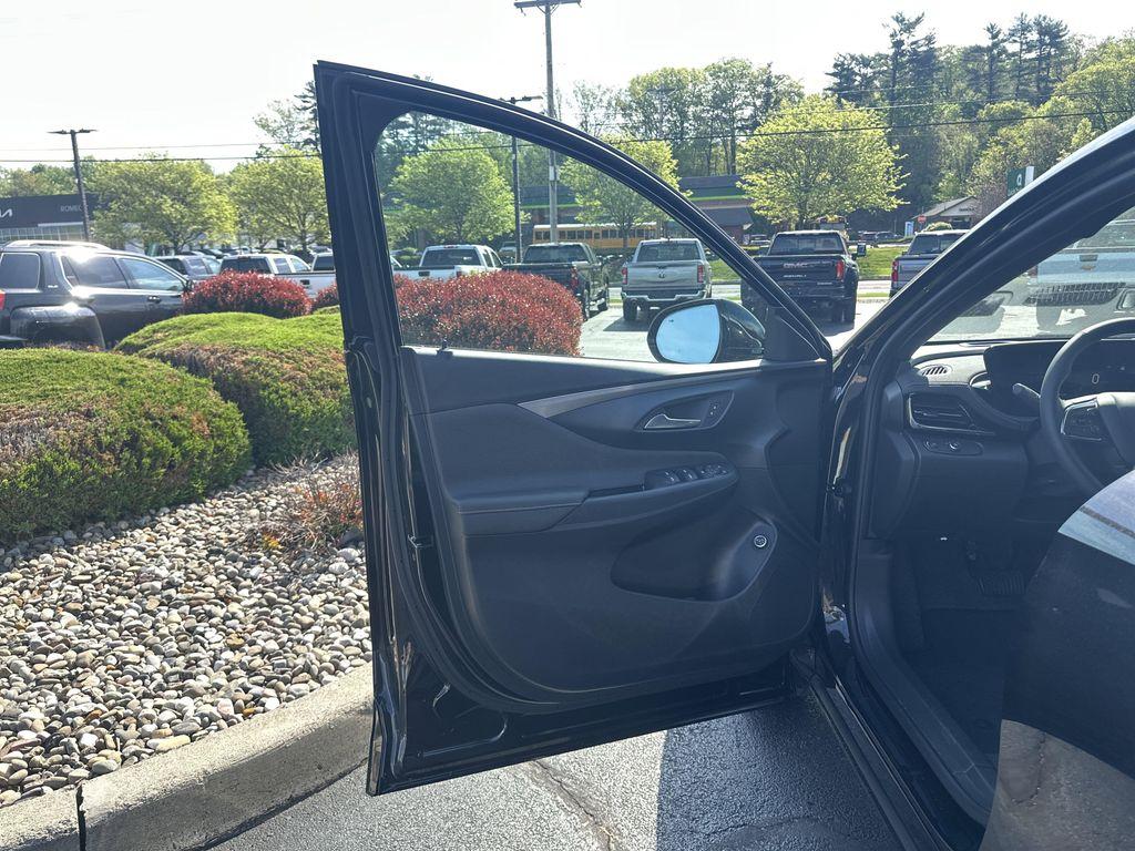 new 2025 Buick Envista car, priced at $29,540