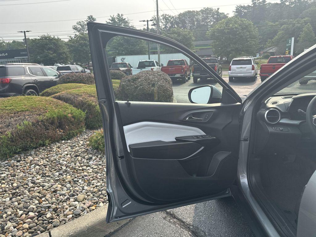 new 2025 Chevrolet Trax car, priced at $24,899