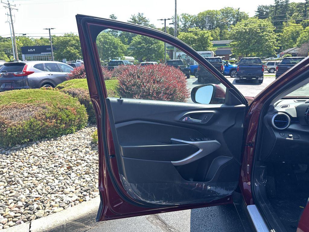 new 2025 Chevrolet Trax car, priced at $22,135
