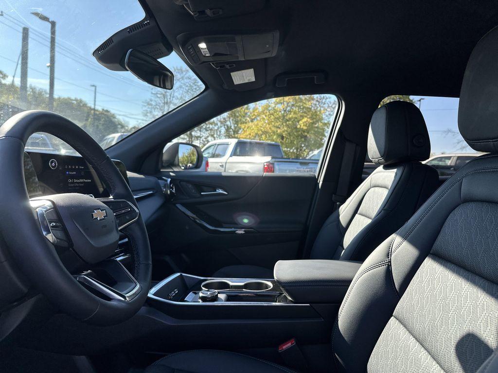 new 2026 Chevrolet Equinox car, priced at $30,005