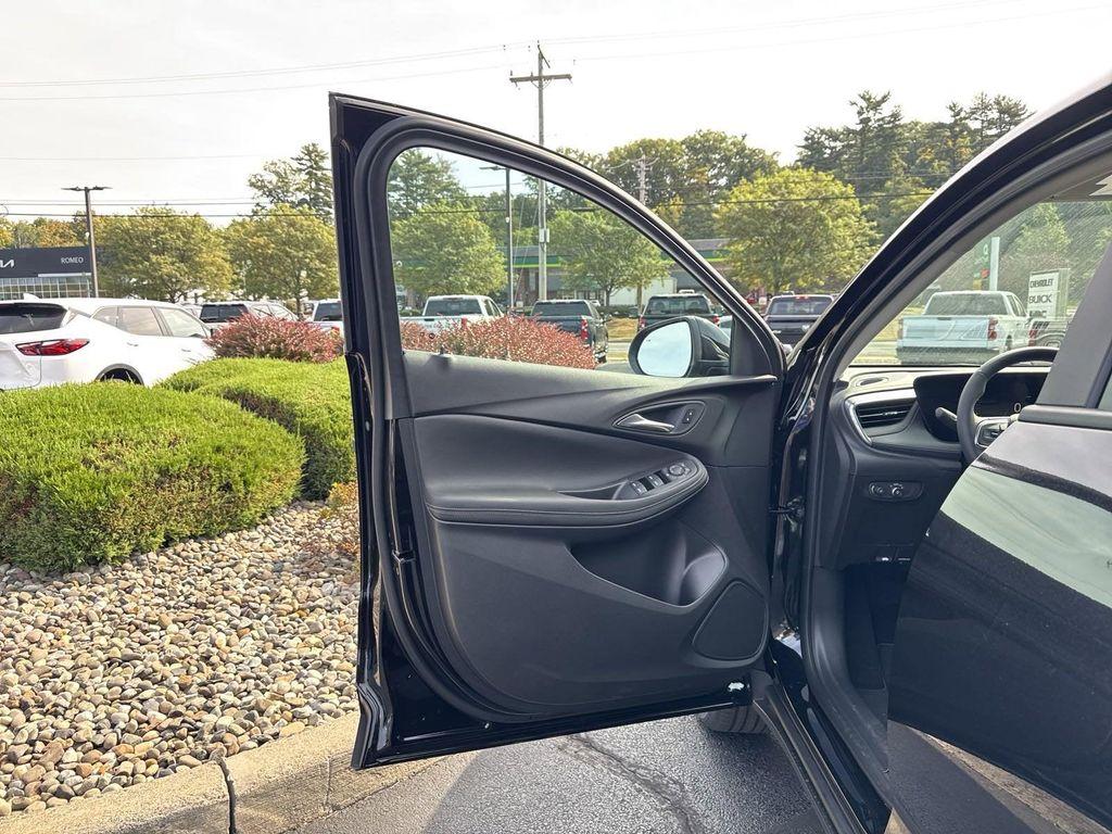 new 2025 Buick Encore GX car, priced at $25,400