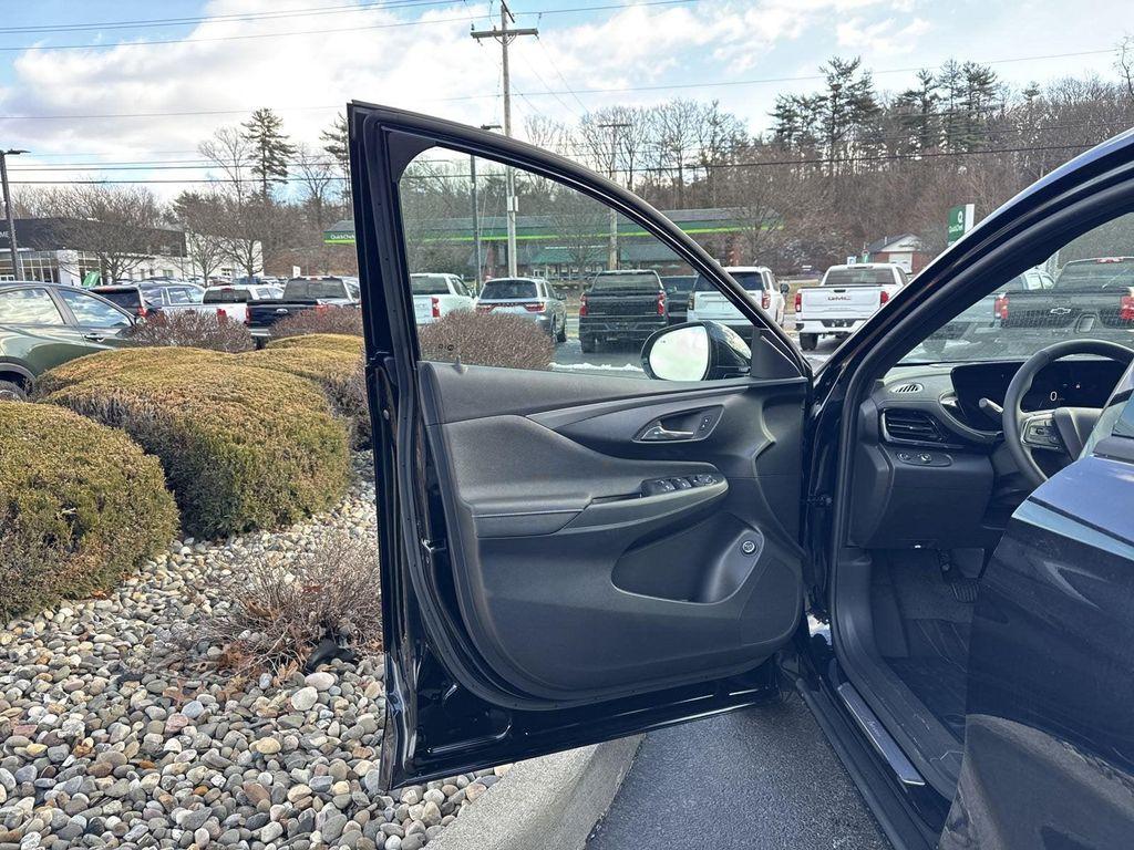 new 2025 Buick Envista car, priced at $30,031