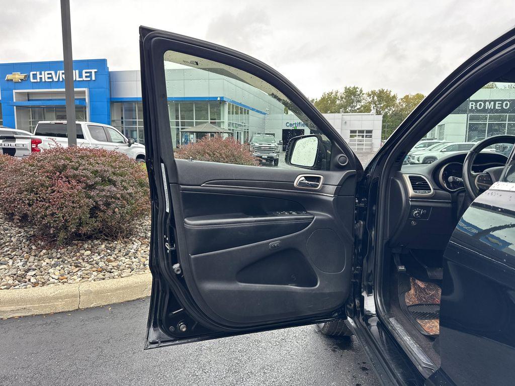 used 2017 Jeep Grand Cherokee car, priced at $13,699