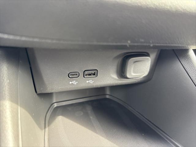 new 2025 Buick Envista car, priced at $23,805