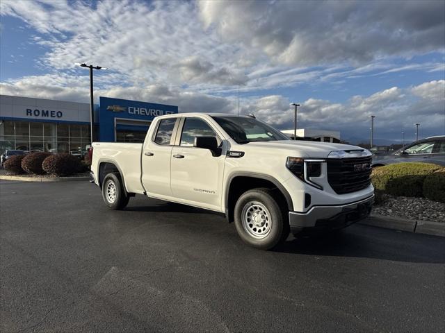 new 2025 GMC Sierra 1500 car, priced at $46,615