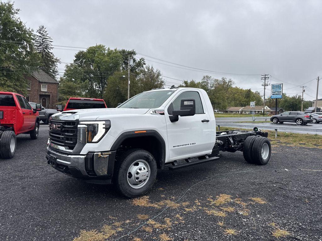 new 2025 GMC Sierra 3500 car, priced at $62,553