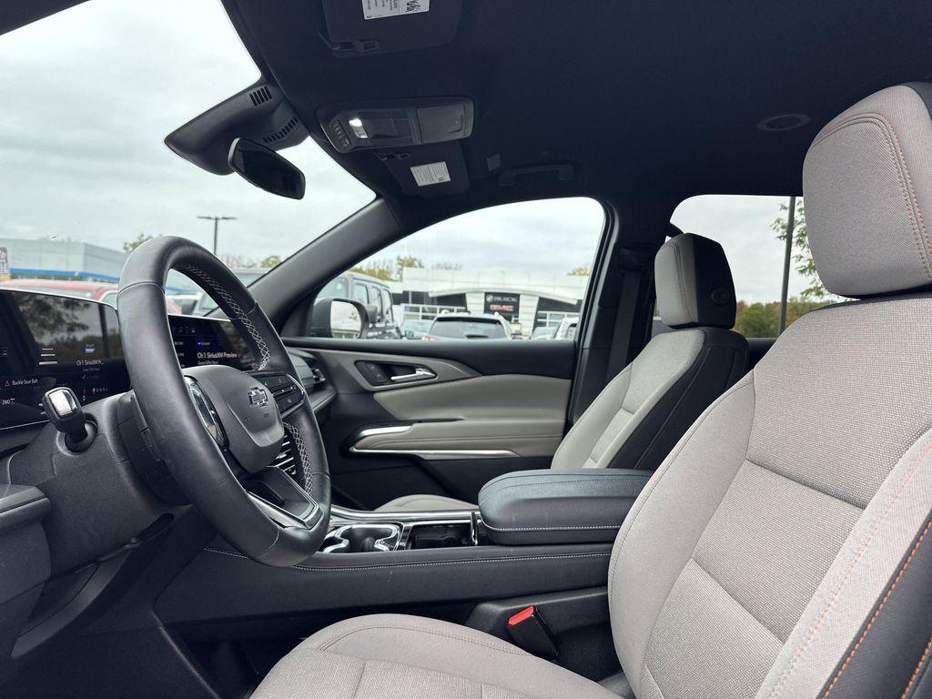 used 2024 Chevrolet Traverse car, priced at $38,499