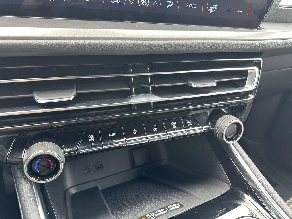 used 2024 Chevrolet Traverse car, priced at $38,499