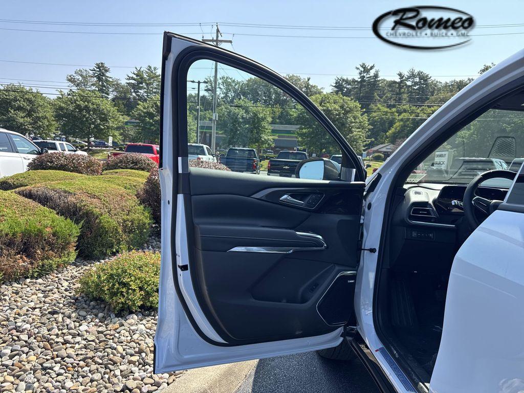 new 2026 Chevrolet Traverse car, priced at $61,915