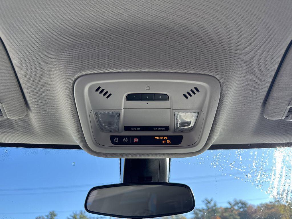 used 2021 Chevrolet Traverse car, priced at $22,498