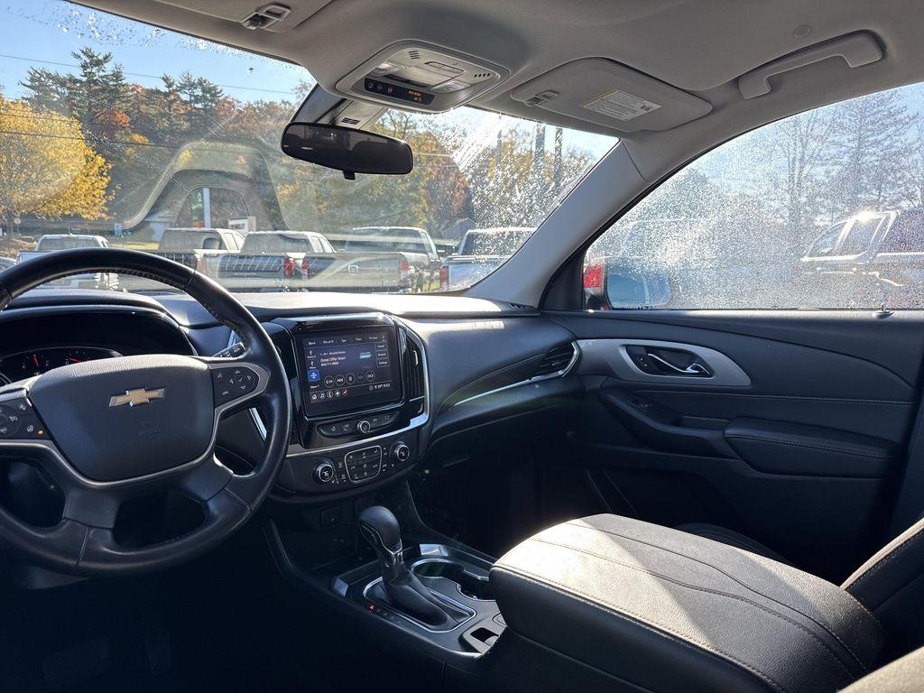 used 2021 Chevrolet Traverse car, priced at $22,498
