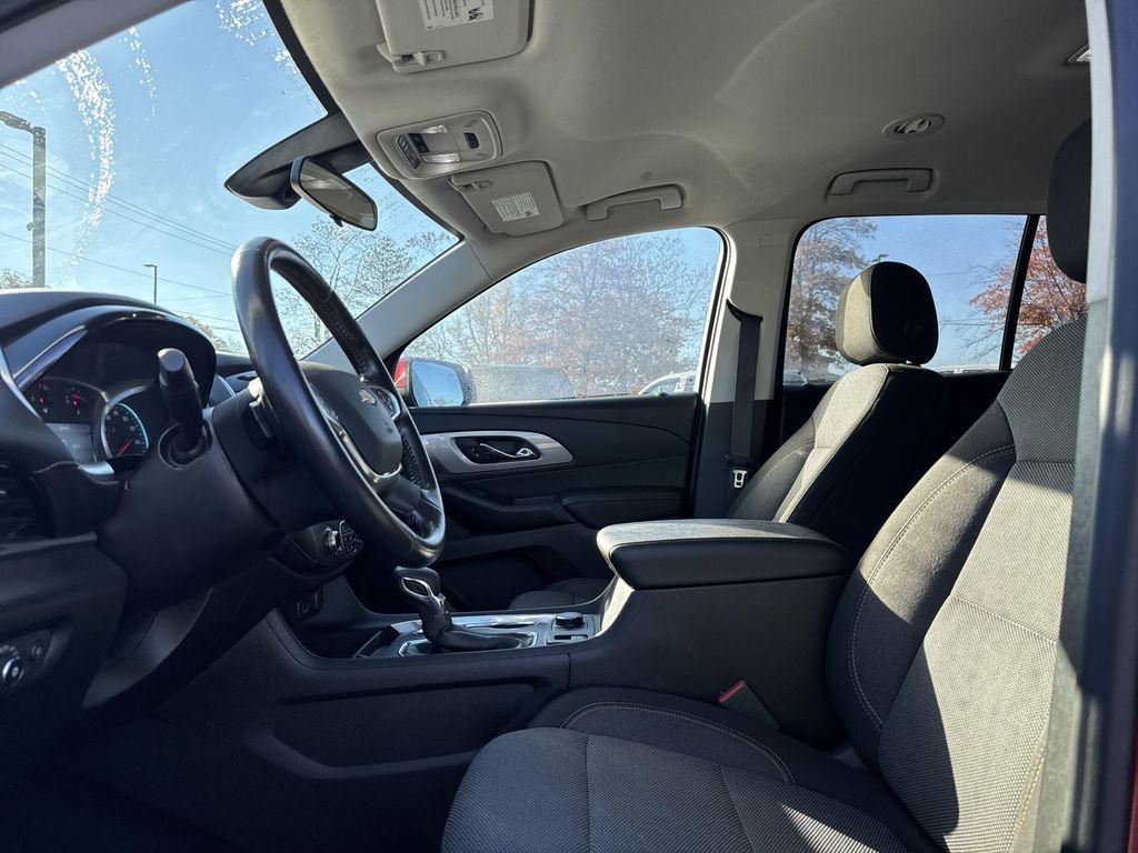 used 2021 Chevrolet Traverse car, priced at $22,498