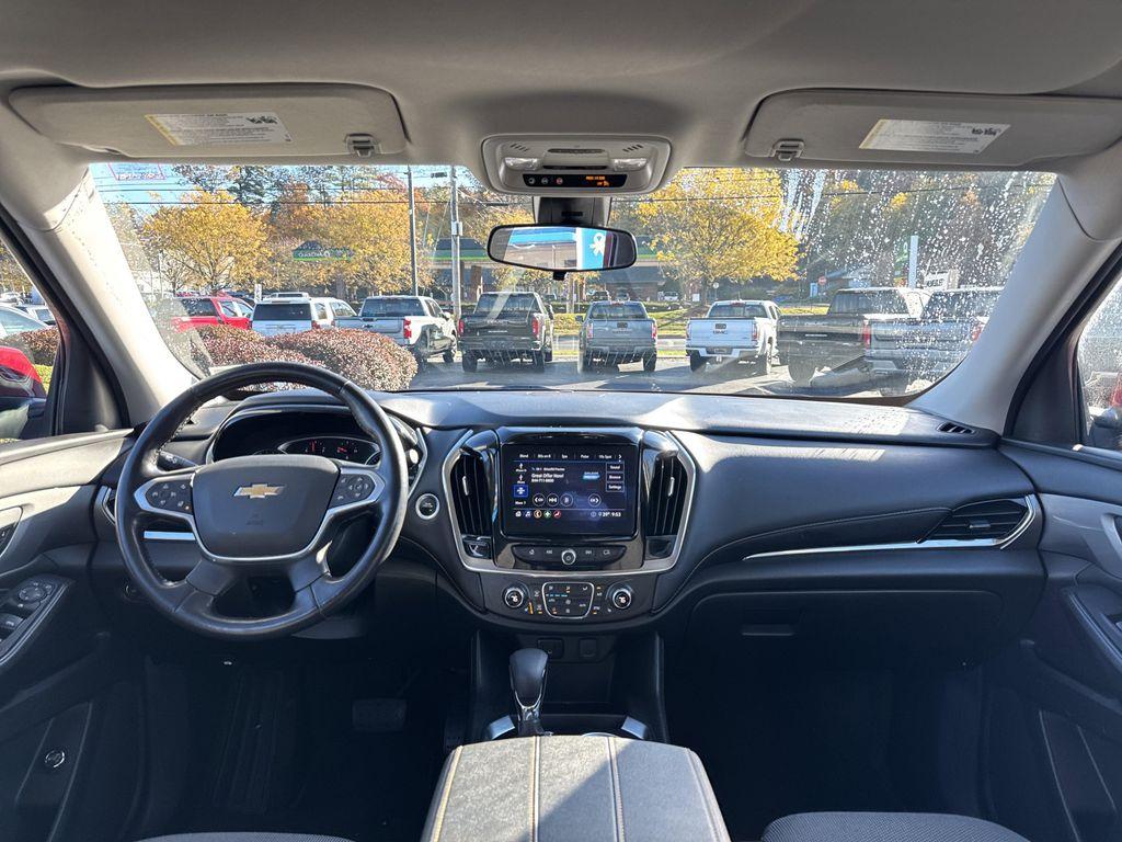 used 2021 Chevrolet Traverse car, priced at $22,498