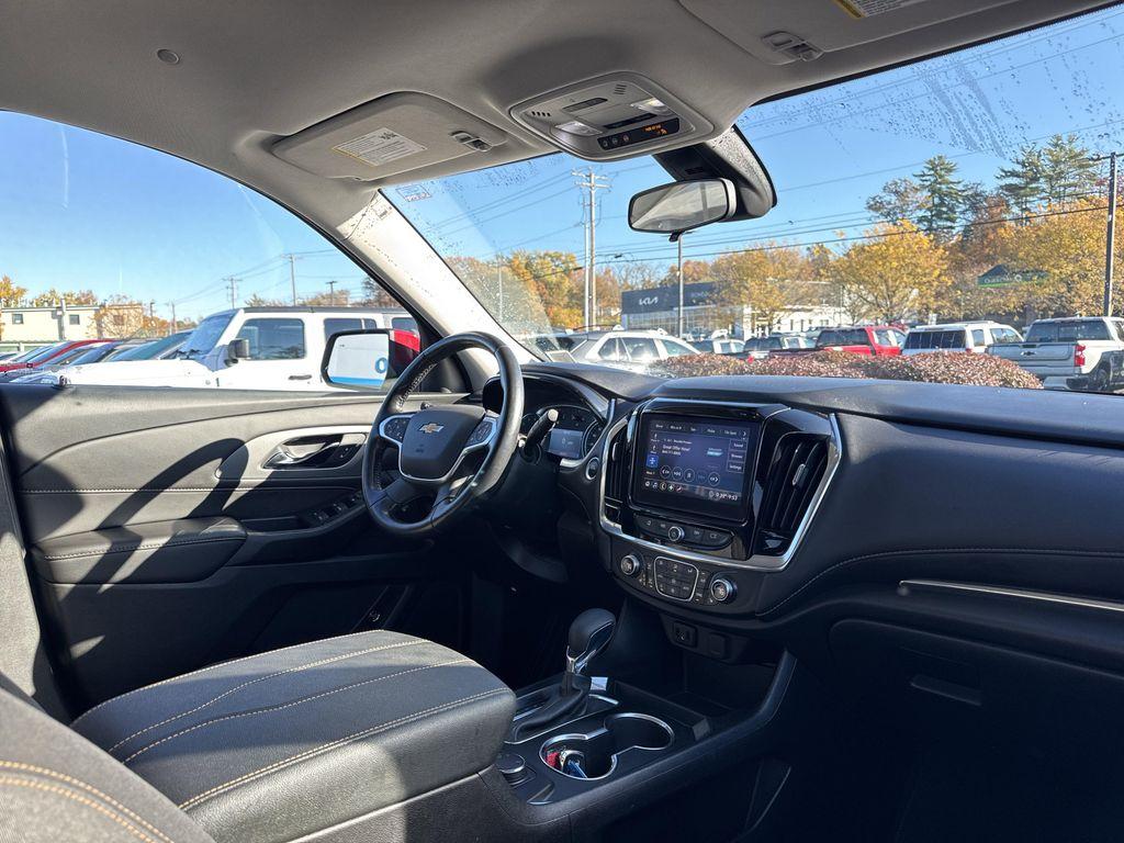 used 2021 Chevrolet Traverse car, priced at $22,498