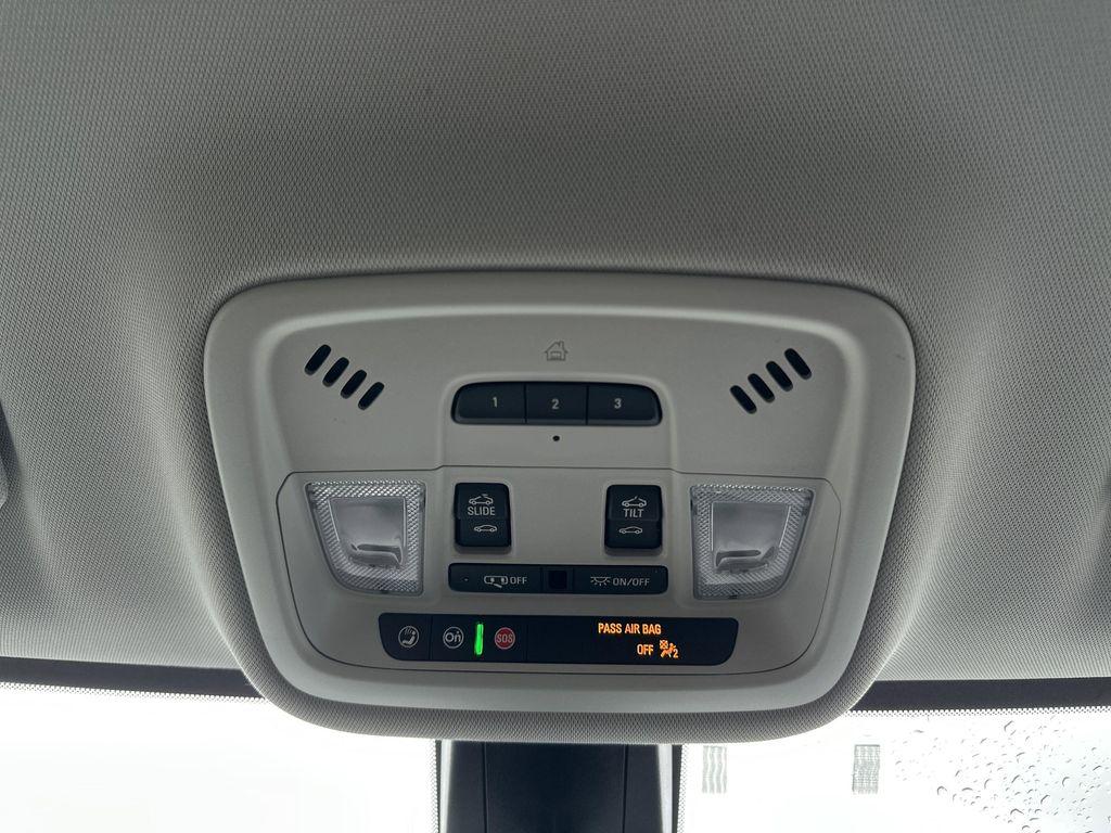 used 2021 Chevrolet Traverse car, priced at $28,699