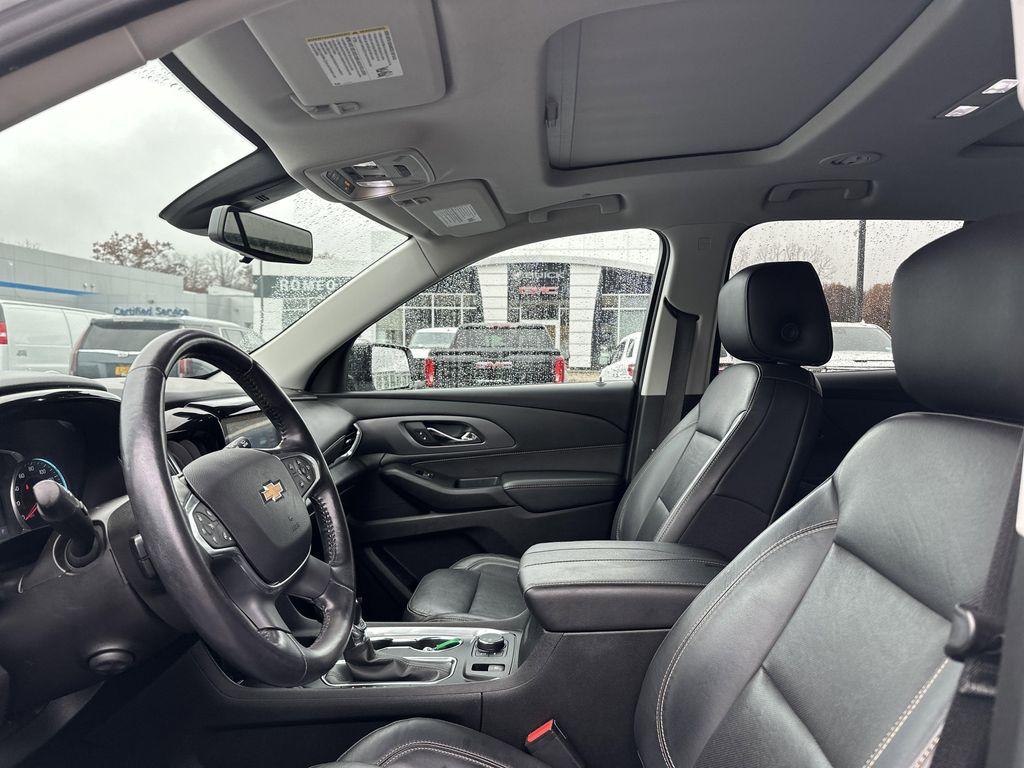 used 2021 Chevrolet Traverse car, priced at $28,699