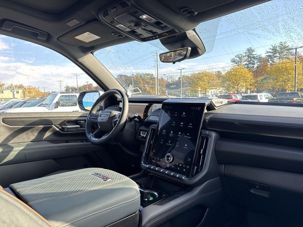 used 2025 GMC Yukon XL car, priced at $89,999