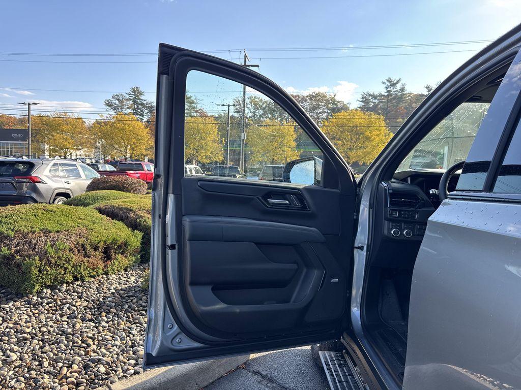 used 2025 GMC Yukon XL car, priced at $89,999