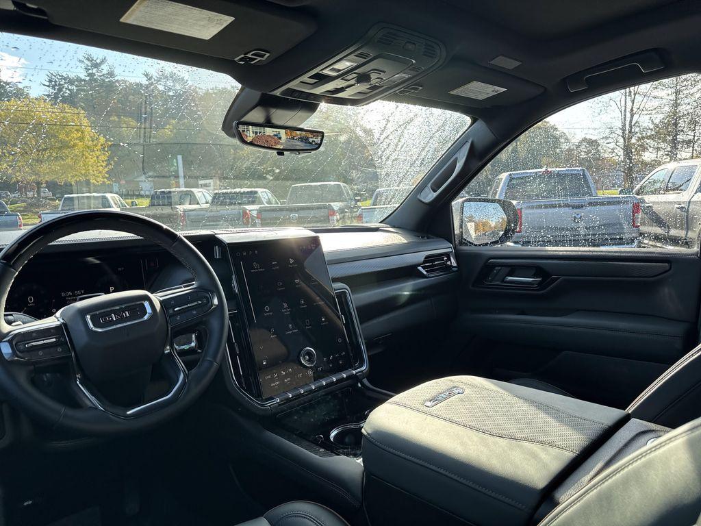 used 2025 GMC Yukon XL car, priced at $89,999