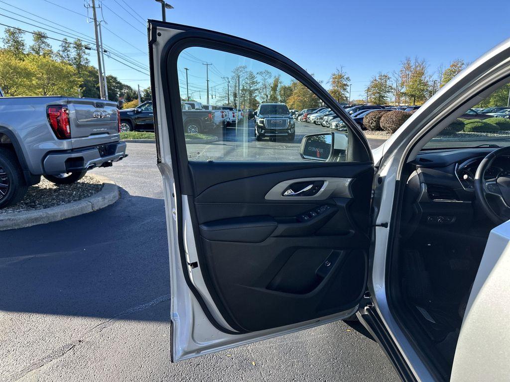 used 2021 Chevrolet Traverse car, priced at $24,749