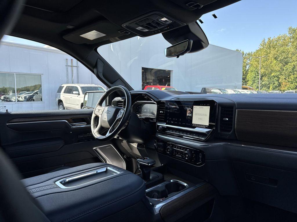 used 2022 Chevrolet Silverado 1500 car, priced at $43,999