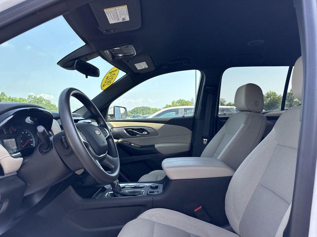 used 2024 Chevrolet Traverse car, priced at $29,999