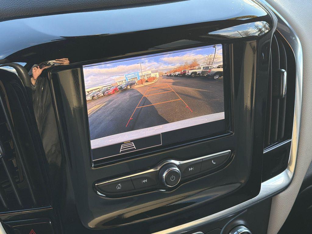 used 2024 Chevrolet Traverse car, priced at $27,999