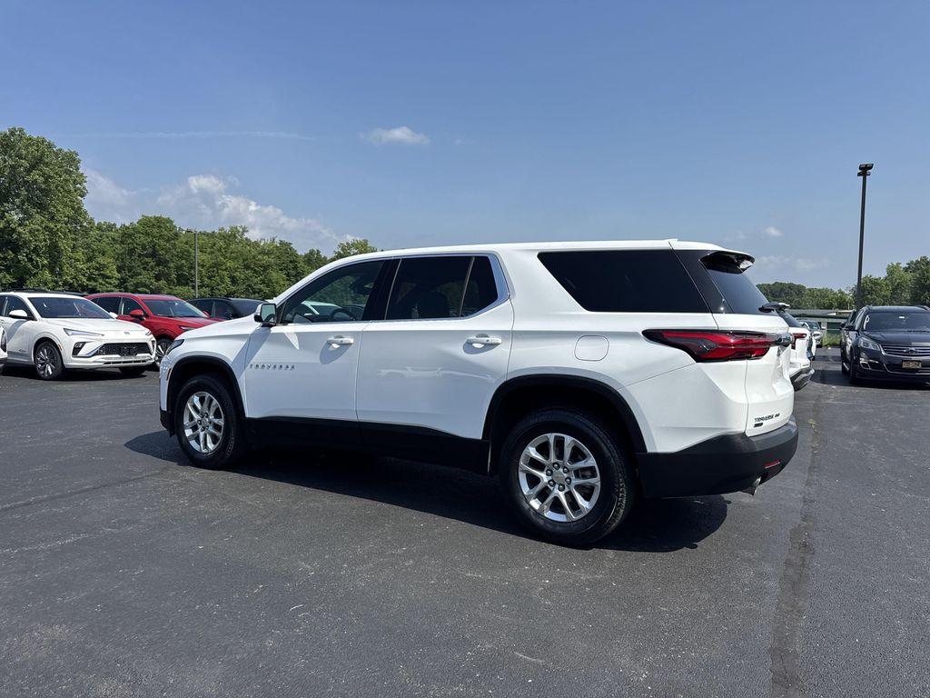 used 2024 Chevrolet Traverse car, priced at $29,999