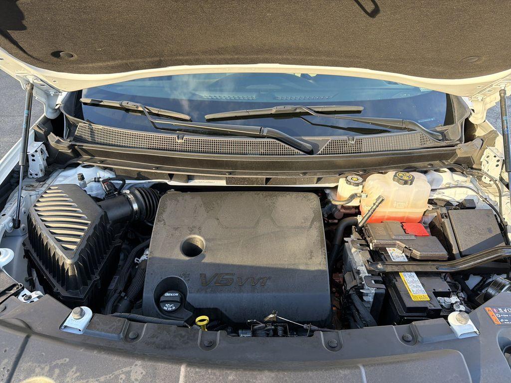 used 2024 Chevrolet Traverse car, priced at $27,999