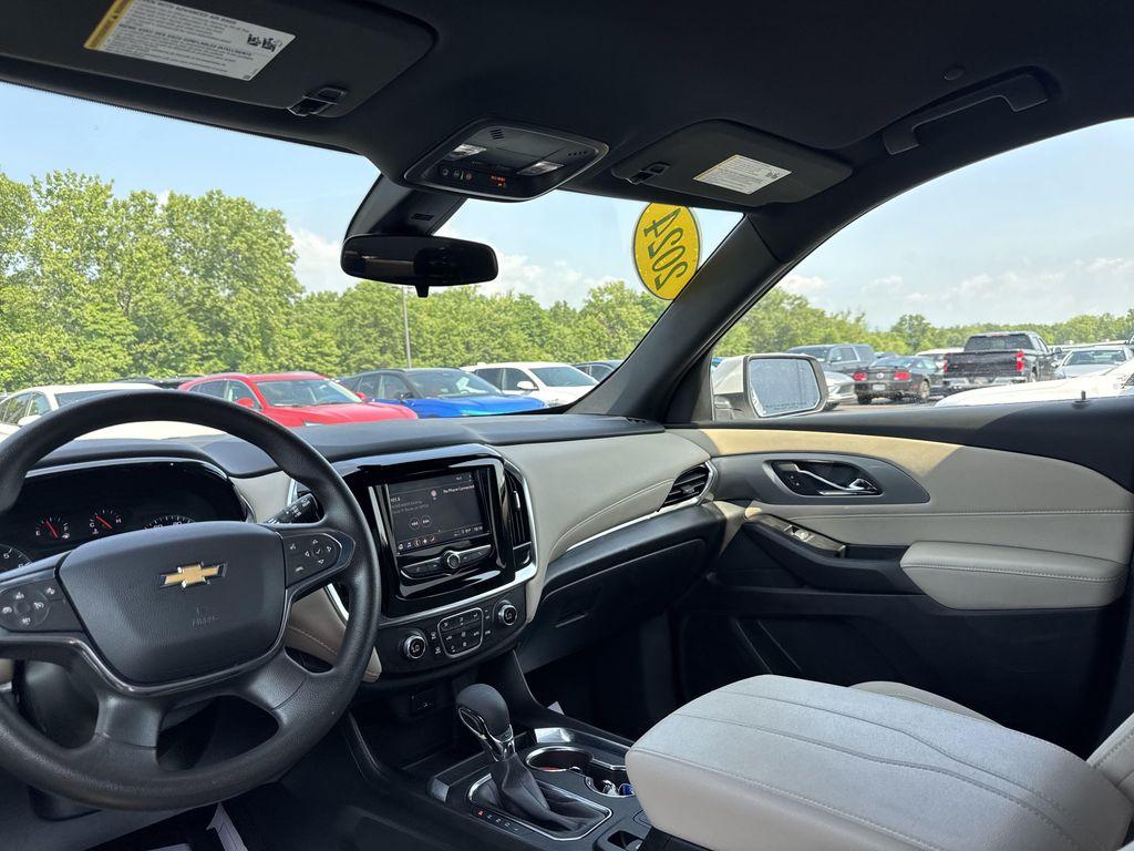 used 2024 Chevrolet Traverse car, priced at $29,999