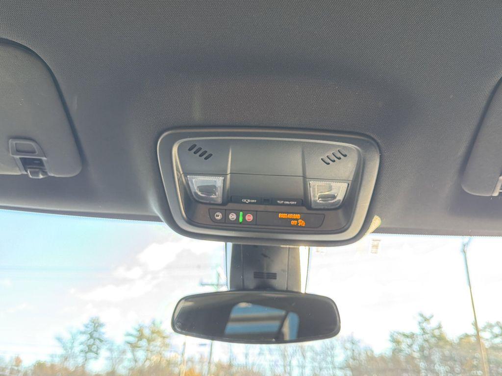 used 2024 Chevrolet Traverse car, priced at $27,999