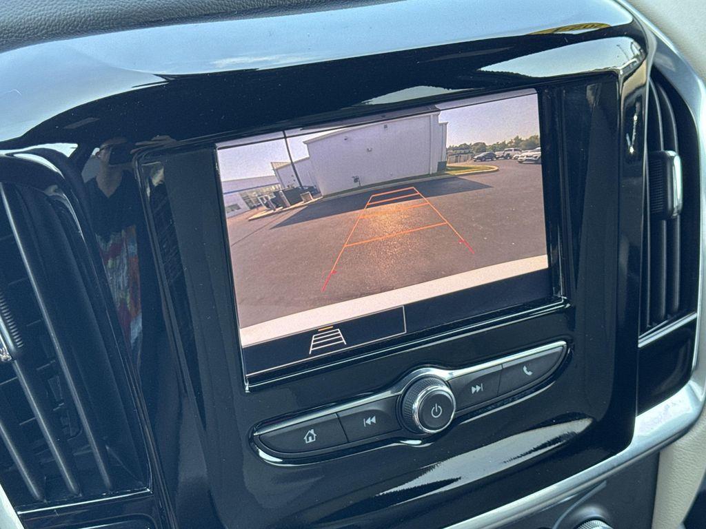 used 2024 Chevrolet Traverse car, priced at $29,999