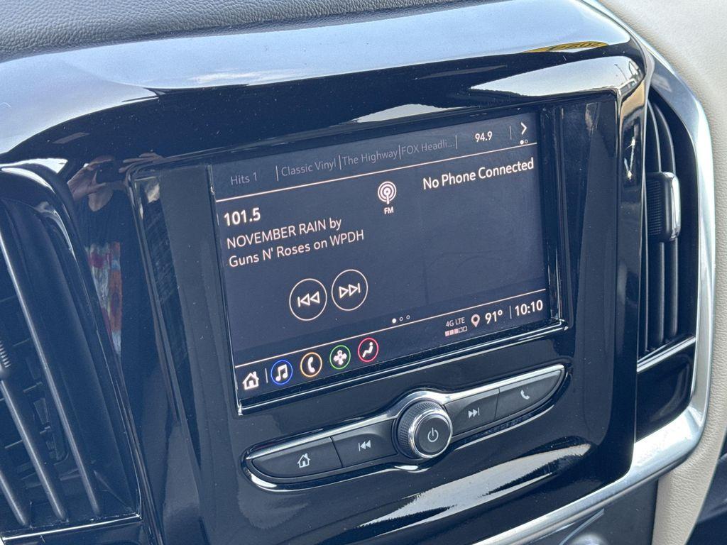 used 2024 Chevrolet Traverse car, priced at $29,999