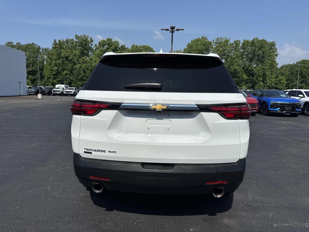 used 2024 Chevrolet Traverse car, priced at $29,999