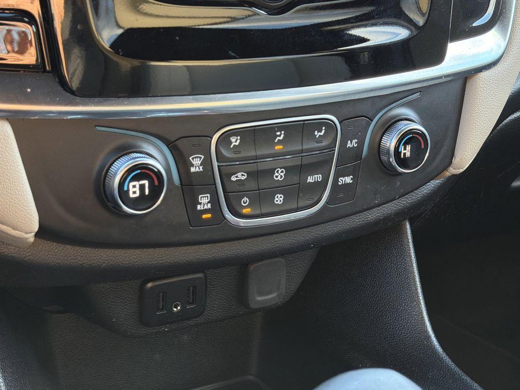 used 2024 Chevrolet Traverse car, priced at $27,999