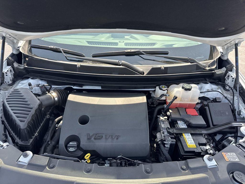 used 2024 Chevrolet Traverse car, priced at $29,999