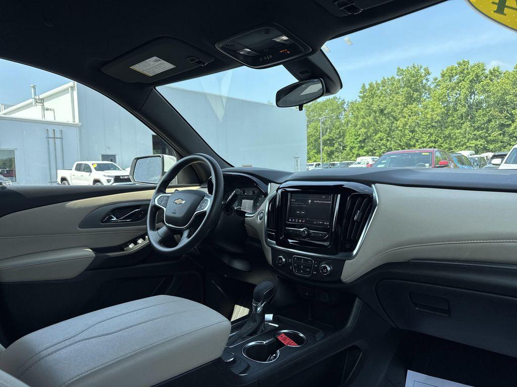 used 2024 Chevrolet Traverse car, priced at $29,999