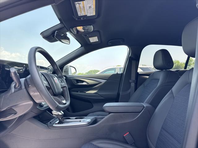 new 2025 Buick Envista car, priced at $27,025